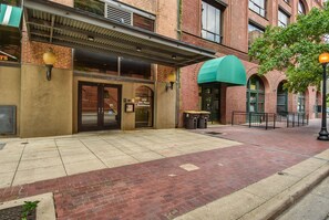 Exterior detail - Beautiful updated condo in the heart of Dallas (Dallas)