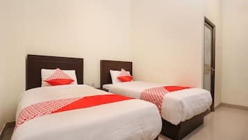 Deluxe Twin Room | Desk, soundproofing, free WiFi, bed sheets