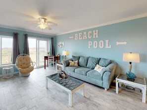 TV - Walk to Sandfest, Shared Pools, Boardwalk to the Beach (Port Aransas)