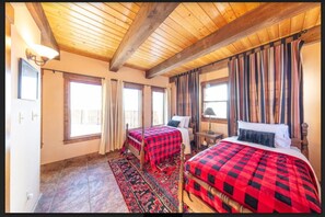 3 bedrooms, travel crib, free WiFi, bed sheets