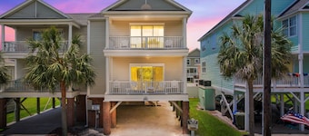 Southern Breeze 5 Bedrooms Short Walk to Beach