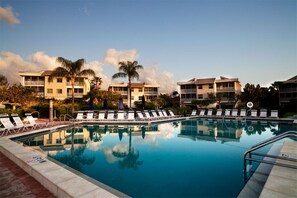 Utend ørsbasseng og et oppvarmet basseng