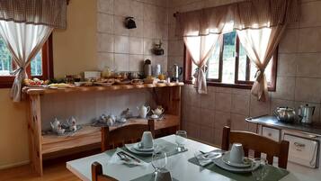 Free daily buffet breakfast