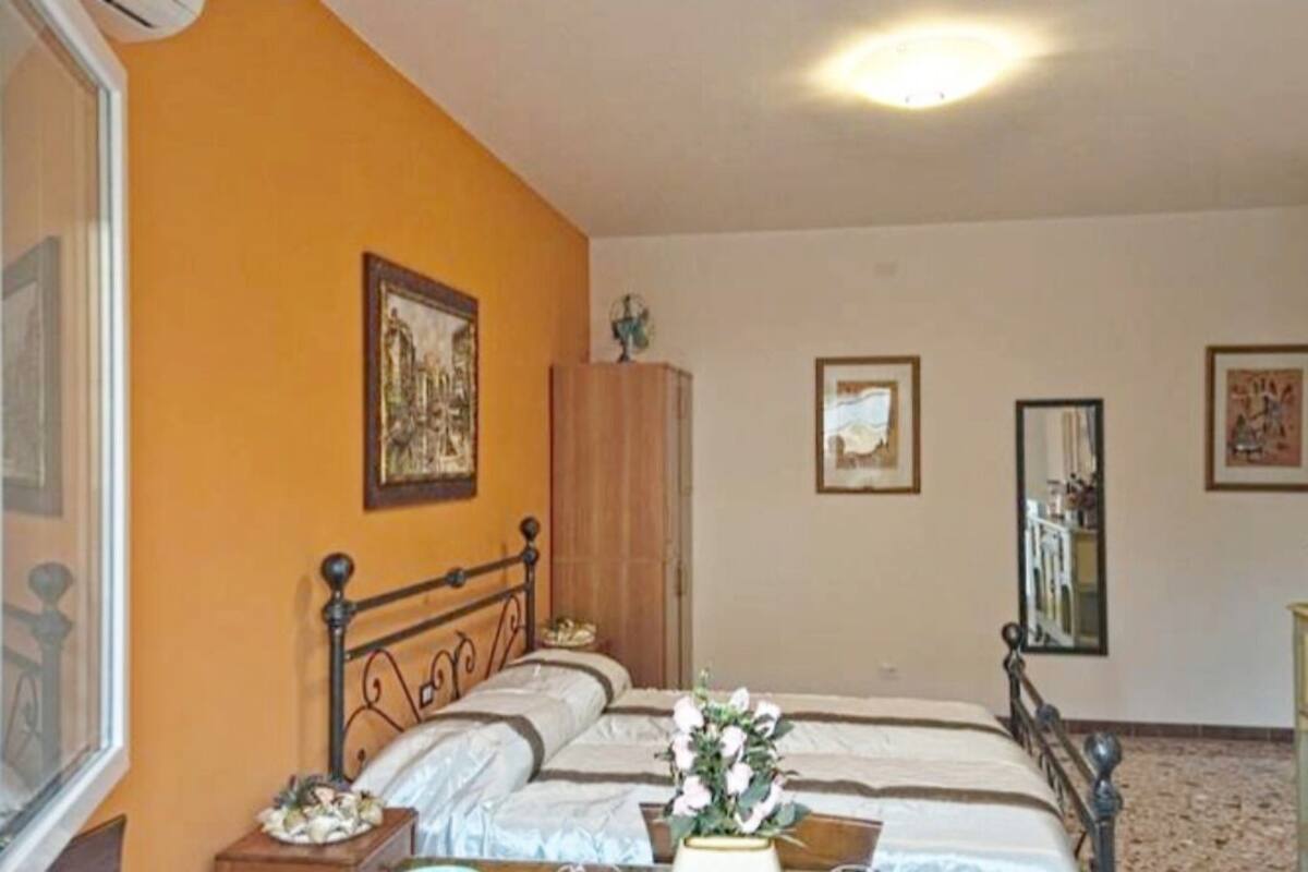 Ropa de cama de alta calidad, cubrecamas y escritorio