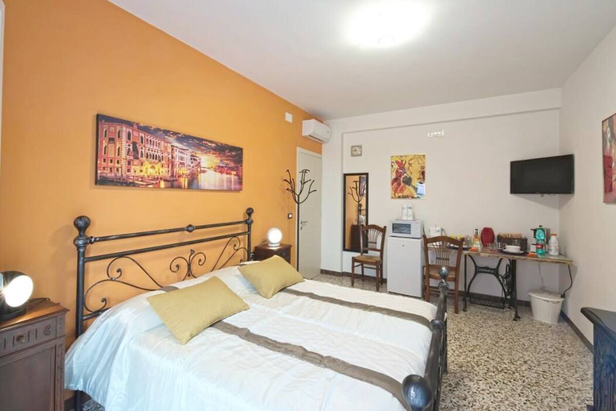 Ropa de cama de alta calidad, cubrecamas y escritorio
