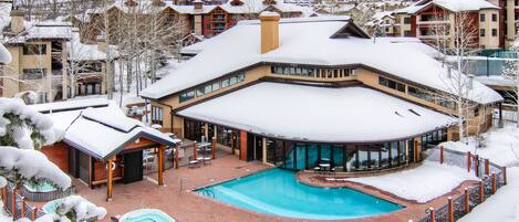 屋内プール、屋外プール