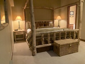 4 bedrooms, in-room safe, desk, iron/ironing board - Free Shuttle, Heated Pool, Hot Tubs, Fitness Rm, Location and Air Conditioning! (Steamboat Springs)