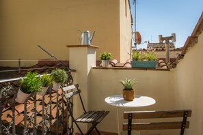 Outdoor dining - San Lorenzo Terrace Duomo View, near the SMN station, Tram, Market. AC provided (Firenze)