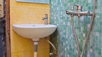 Shower dan handuk