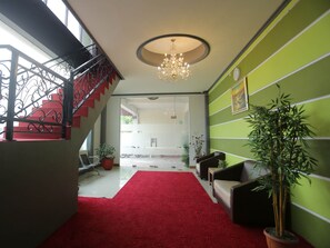 Interior detail - OYO 1864 Tiara Guest House (Banjarmasin)