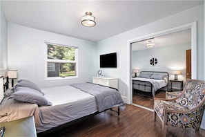 3 bedrooms, iron/ironing board, free WiFi, bed sheets
