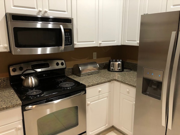 Fridge, microwave, stovetop, dishwasher