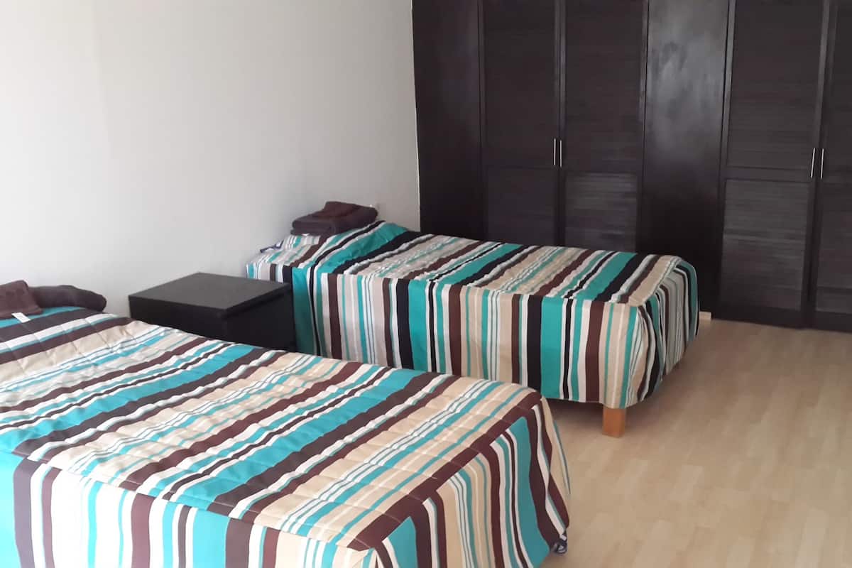 2 habitaciones, decoración personalizada y muebles diferentes