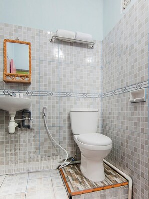 Standard Double Room | Bathroom