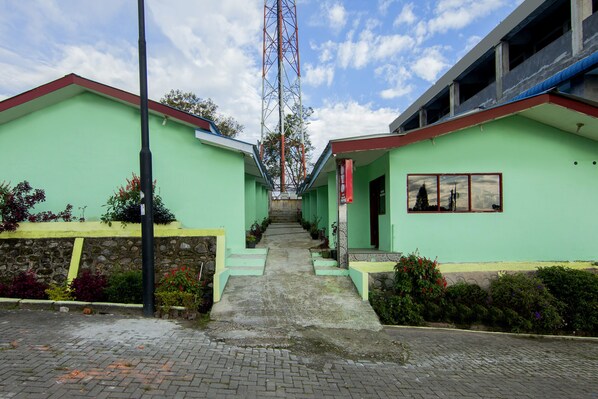 Exterior - OYO 1701 Bagus Inn (Berastagi)