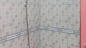 Standard Double Room | Bathroom shower
