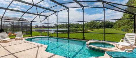 Ferienhaus, 4 Schlafzimmer, eigener Pool (3 Bathrooms) | Blick auf den See