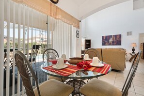 Casa, 5 habitaciones, piscina privada (4 Bathrooms) | Servicio de comidas en la habitación