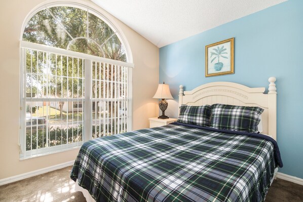 5 bedrooms, individually decorated, individually furnished - Sunshine Villa by VillaDirect (Kissimmee)