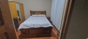 Blackout drapes, bed sheets - Casa Treveris (Sucre)