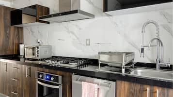 KĂŒhlschrank, Mikrowelle, Ofen, Herdplatte