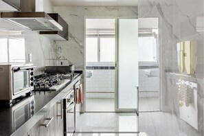 Fridge, microwave, oven, stovetop