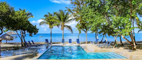 Außenpool, Liegestühle