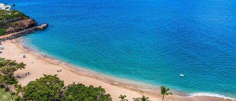 Beach nearby, sun-loungers, beach towels