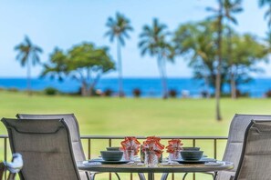 Outdoor dining - EL J222 Remodeled Studio wAC Pool (Lahaina)