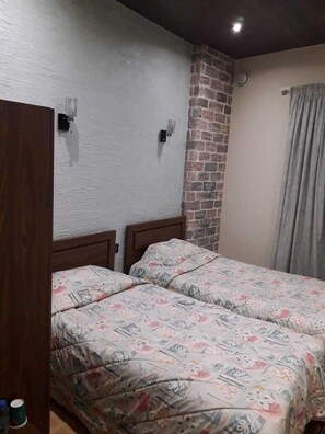 Iron/ironing board, free WiFi, bed sheets