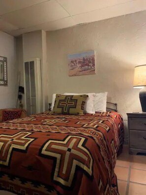 2 habitaciones, tabla de planchar con plancha, wifi y ropa de cama 