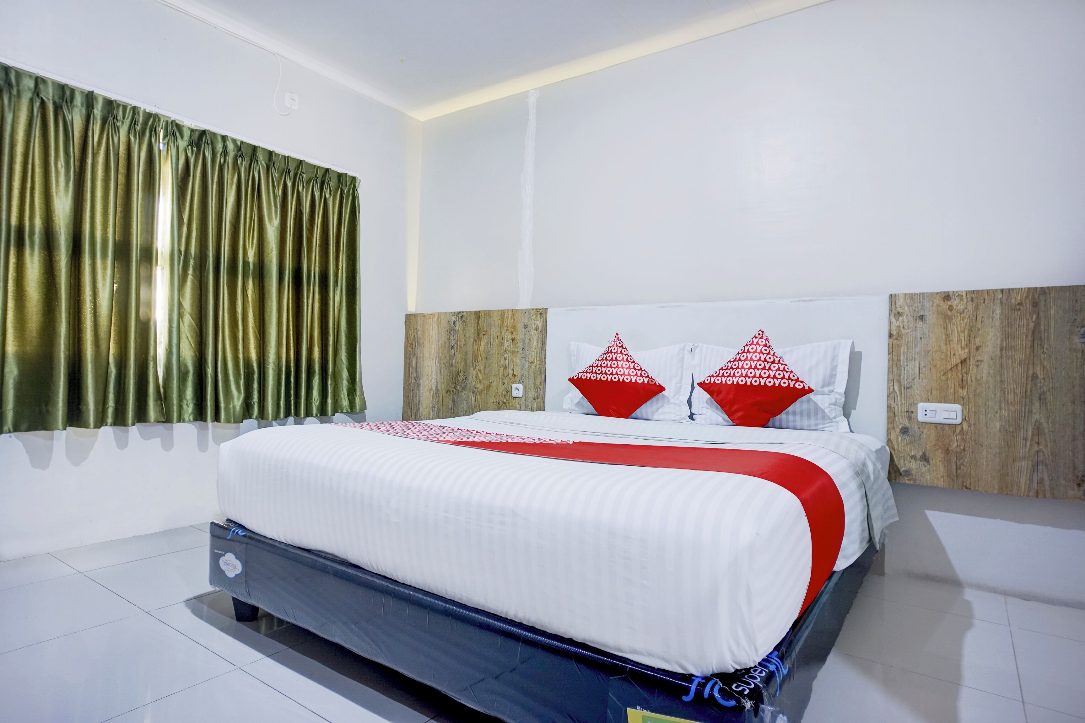 مكتب وواي فاي مجانًا وملاءات أسرّة