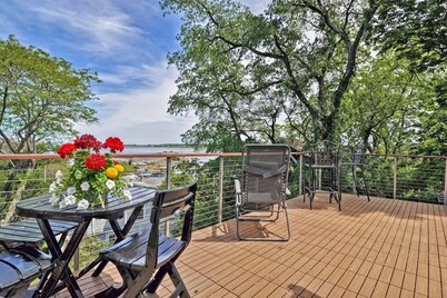 Granite Pier: Blends craftsmanship with modern amenities. Water views!