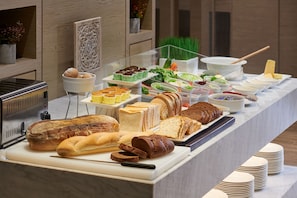 Daily full breakfast (MYR 32 per person)