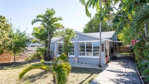 Property grounds - Boho House --2 Miles to Beach (Fort Lauderdale)