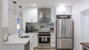 Coffee/tea maker, fridge, microwave, stovetop - Boho House --2 Miles to Beach (Fort Lauderdale)