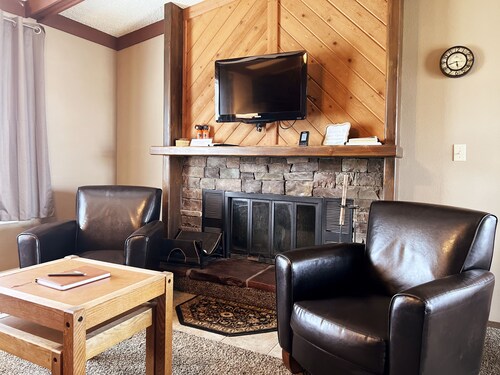 Sandhill East Home - all comforts of home with great mountain views