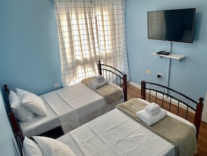 3 bedrooms, desk, free WiFi - Modern 3 Bedroom Condo In Gated West Hills 5 (Diego Martin)