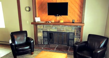 Sandhill West Home - comfortable family retreat with great views