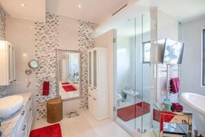 House | Bathroom - Pandora Luxury Guest Home (Port of Spain)