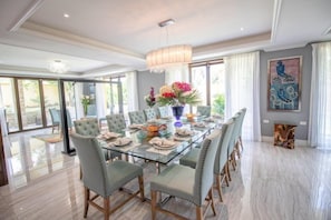 House | 5 bedrooms, desk, free WiFi