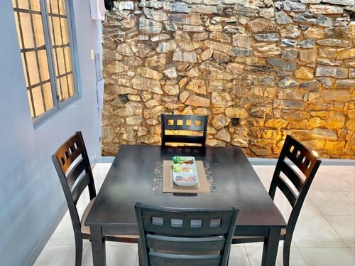 Cozy Hilltop Apt w/ Scenic Mountain + City Views