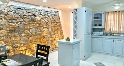 Cozy Hilltop Apt w/ Scenic Mountain + City Views