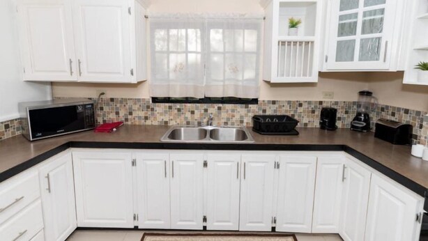 House | Private kitchen - Stacys Place St James Ground Floor 2 Bedroom (Port of Spain)