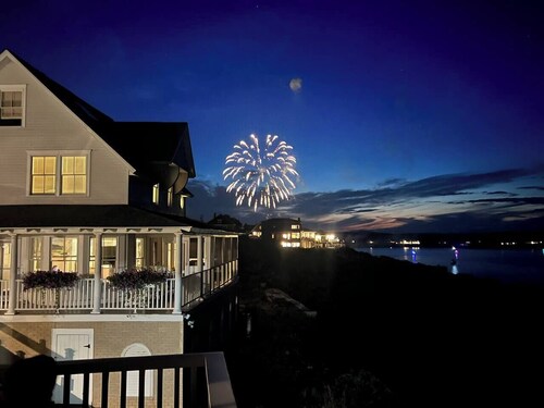 Hermosa casa frente al mar en York con vistas increíbles! Camina a la playa de York!