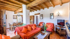 TV, fireplace - Los Huertos Antequera - La Higuera by Ruralidays (Málaga)