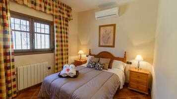 1 bedroom, iron/ironing board, travel crib, WiFi