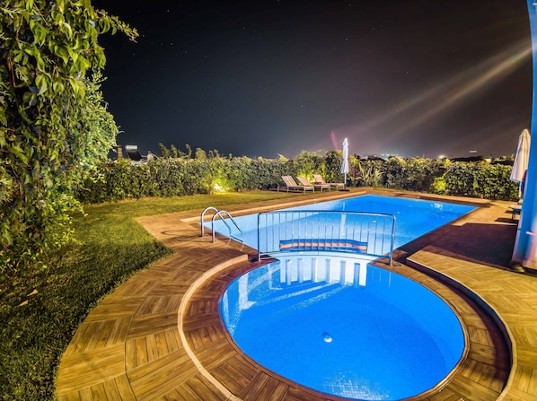 Outdoor pool, sun loungers