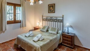 2 bedrooms, iron/ironing board, travel cot, WiFi - Cortijo Molino Benizalte Órgiva by Ruralidays (Granada)