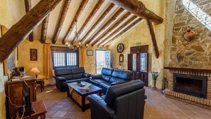 TV, fireplace - Finca Ventorrillo Cómpeta by Ruralidays (Málaga)